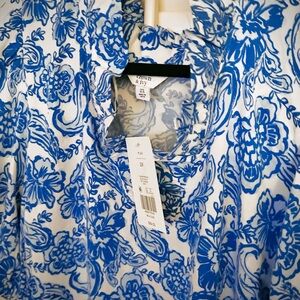 Women’s Crown & Ivy Blue & White Paisley short sleeve Ruffle Neck Top